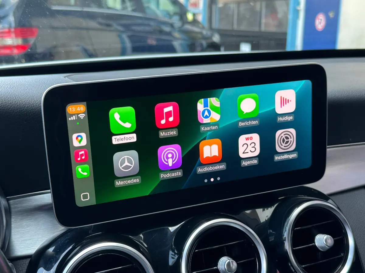 180 Premium Plus Pack Leer Navi Carplay