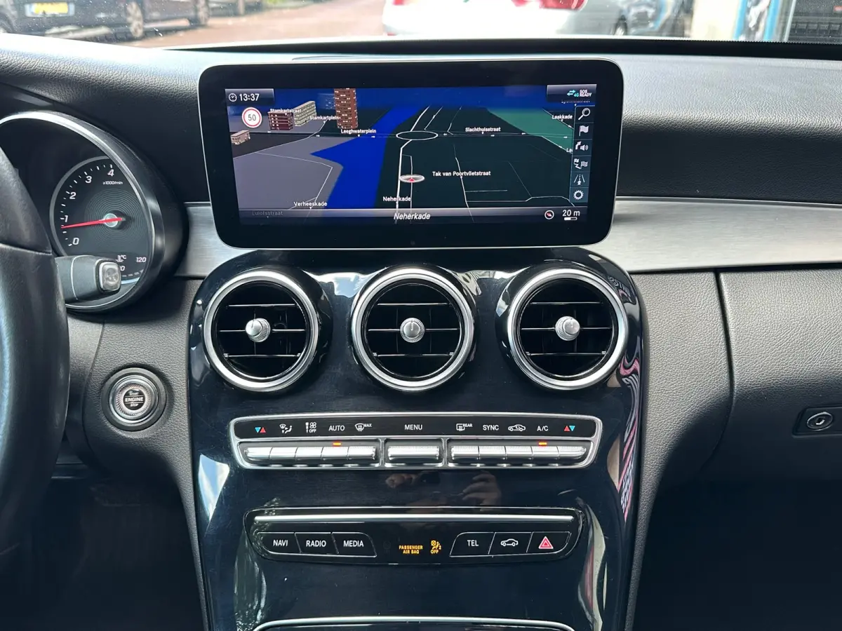 180 Premium Plus Pack Leer Navi Carplay