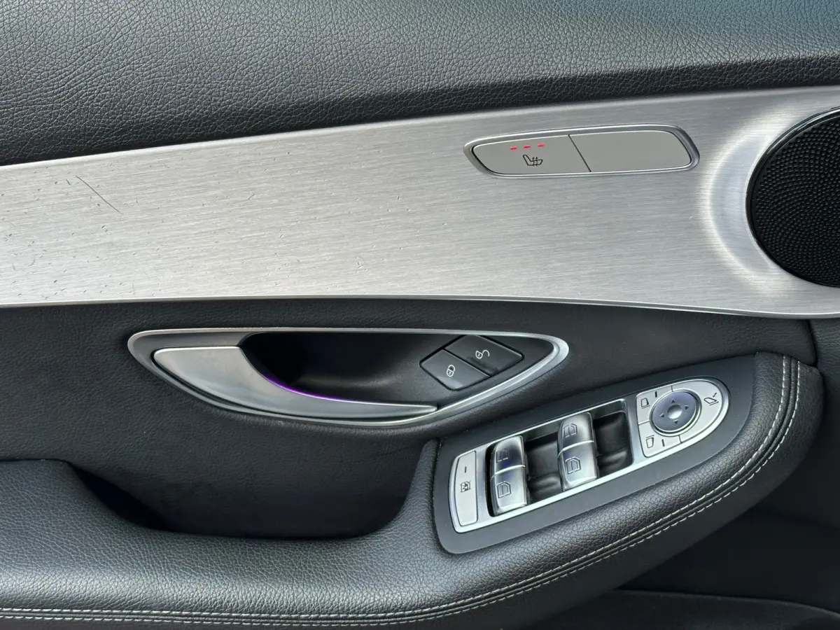 180 Premium Plus Pack Leer Navi Carplay