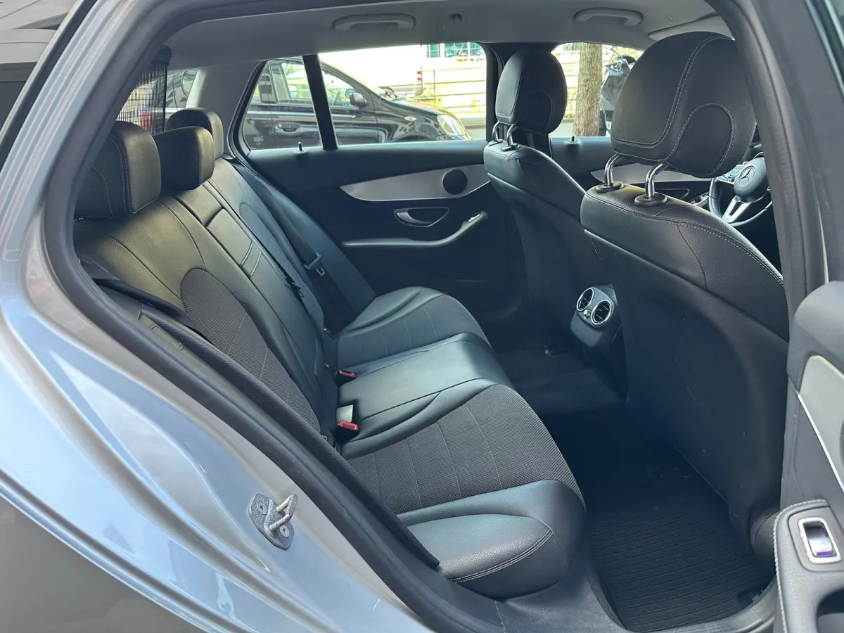 180 Premium Plus Pack Leer Navi Carplay