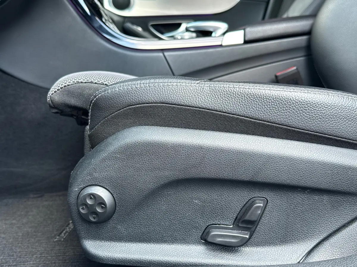 180 Premium Plus Pack Leer Navi Carplay