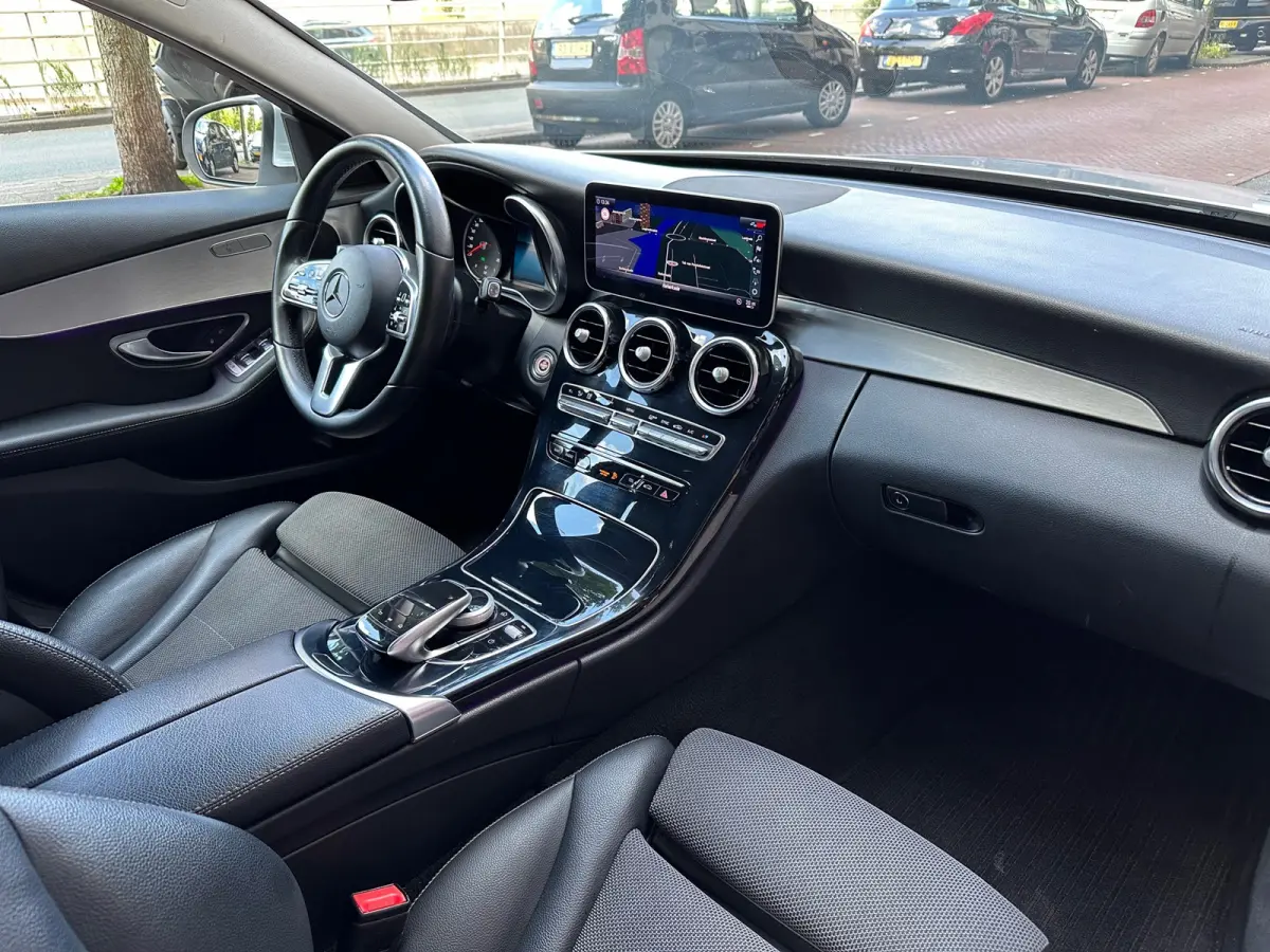 180 Premium Plus Pack Leer Navi Carplay
