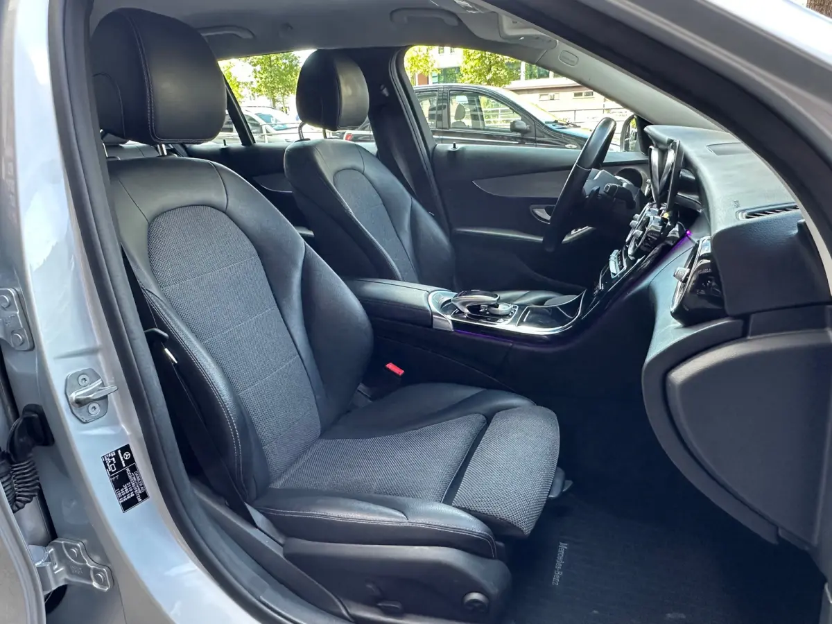 180 Premium Plus Pack Leer Navi Carplay