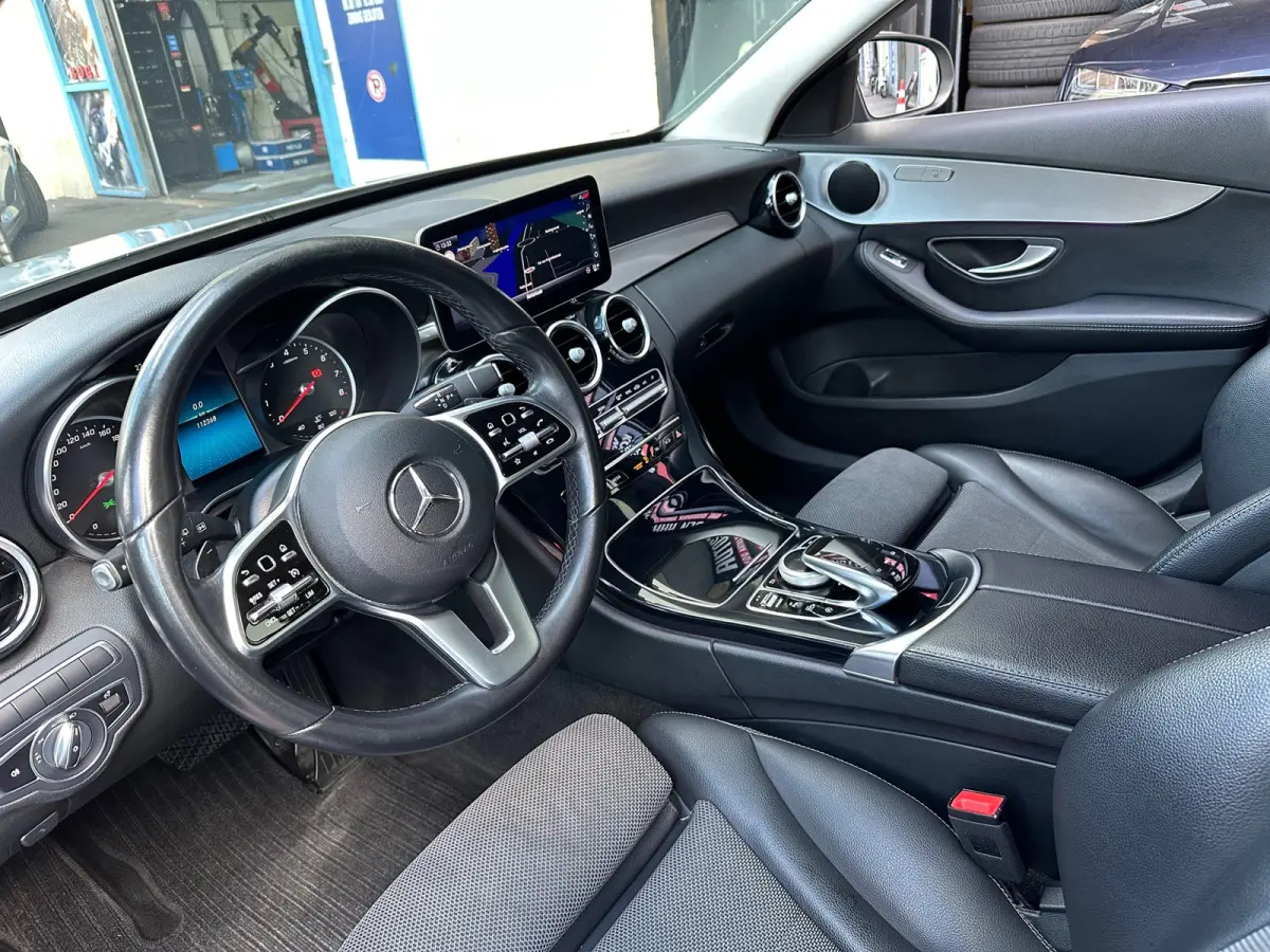 180 Premium Plus Pack Leer Navi Carplay