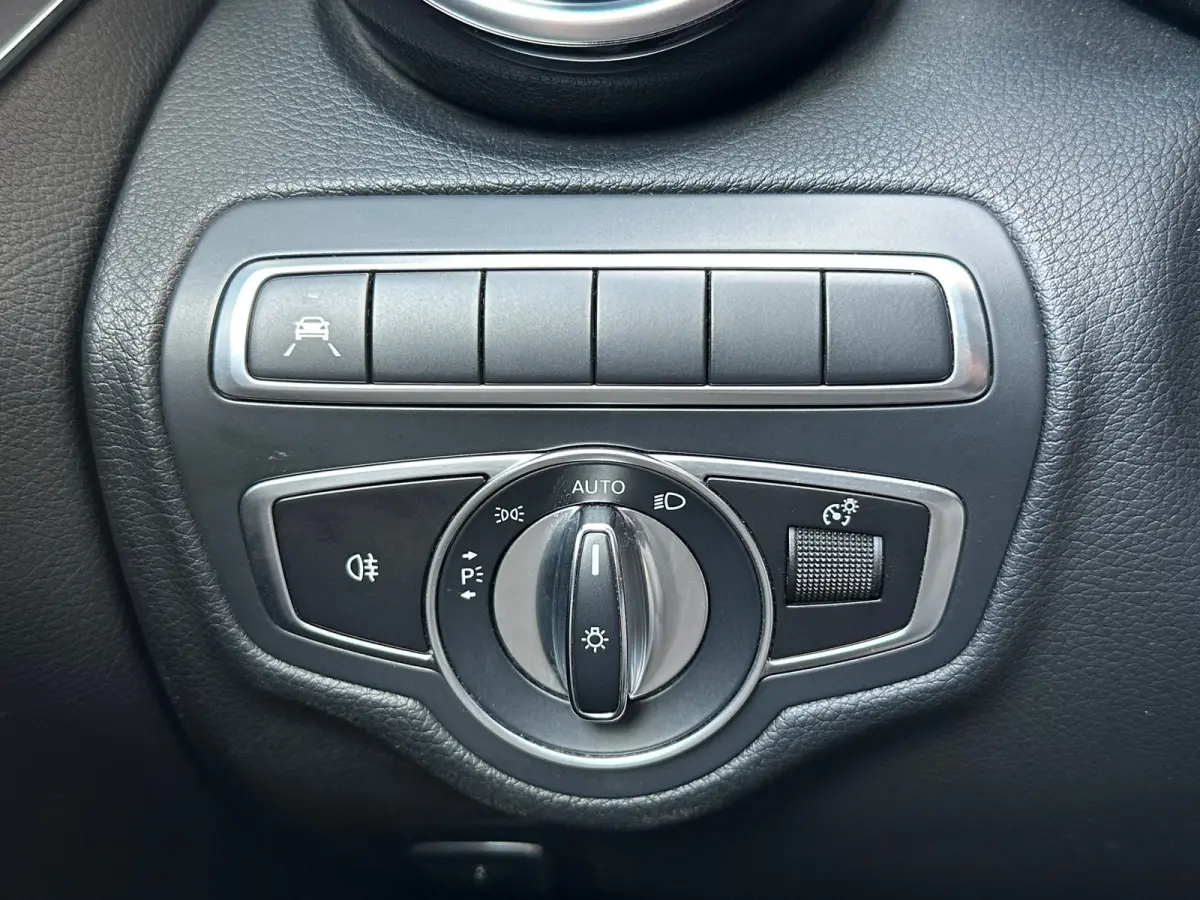 180 Premium Plus Pack Leer Navi Carplay