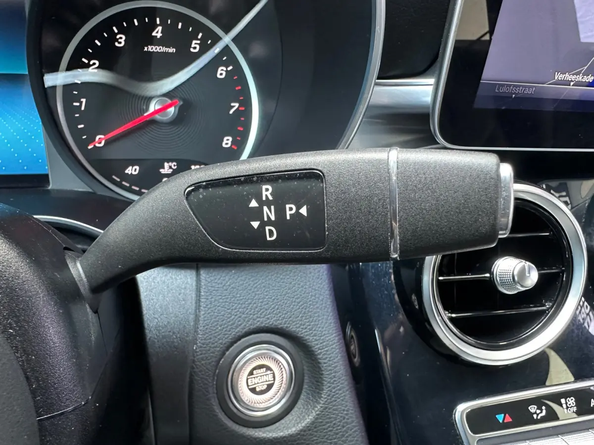 180 Premium Plus Pack Leer Navi Carplay