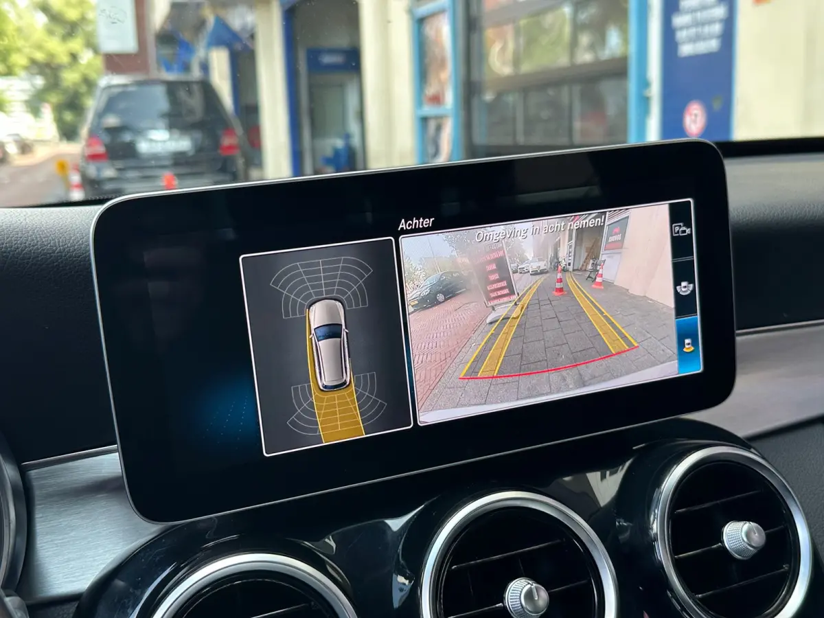 180 Premium Plus Pack Leer Navi Carplay