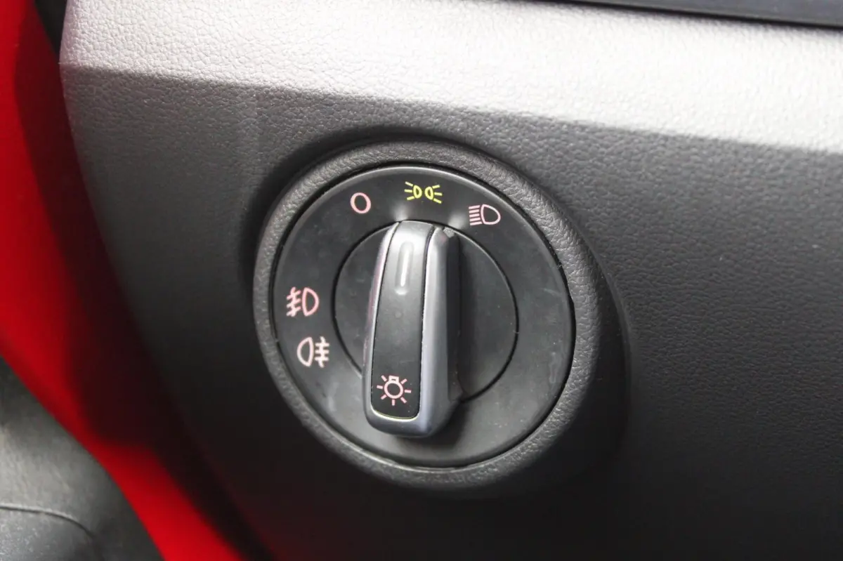 1.0 Sport Connect Allseason Navi Cruise SeatSound