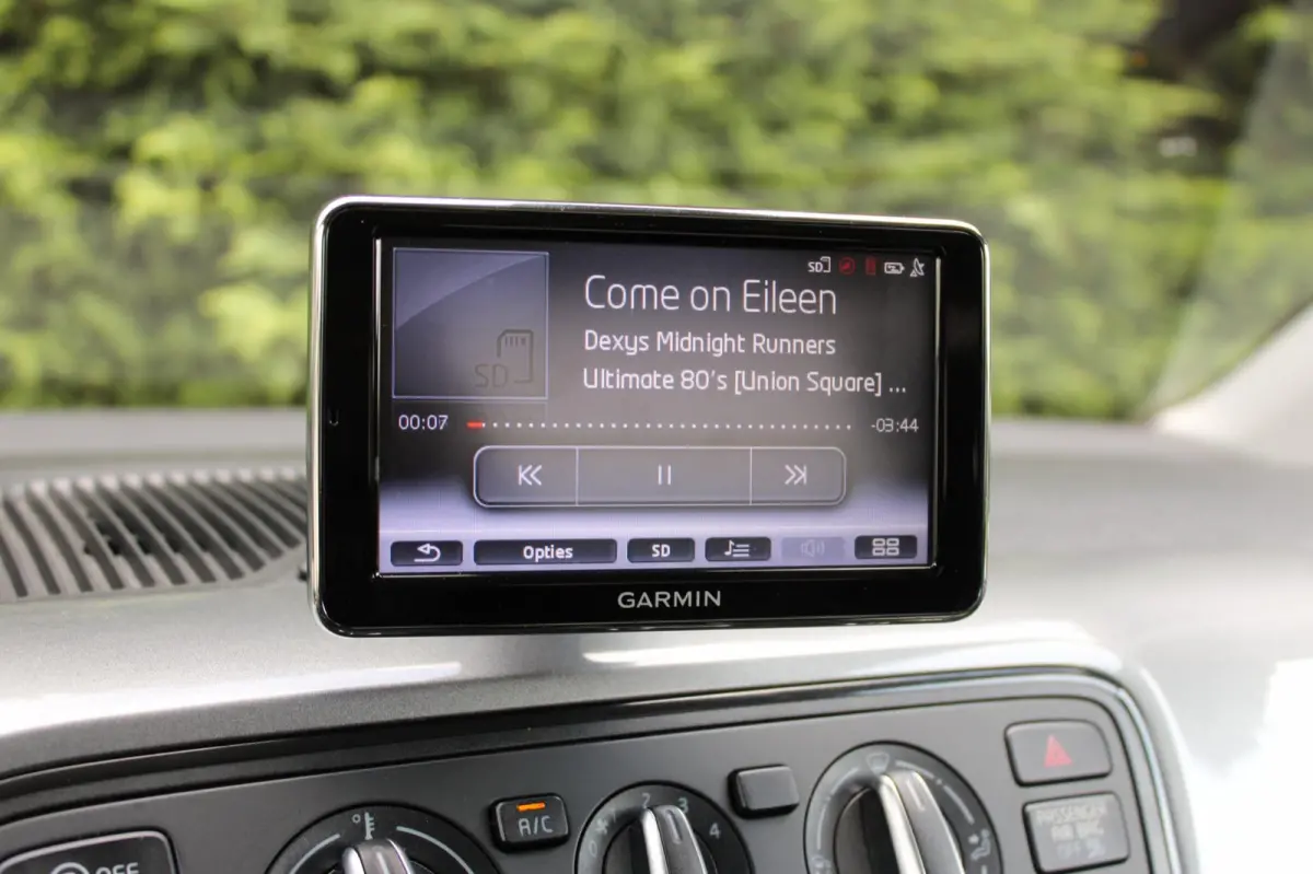1.0 Sport Connect Allseason Navi Cruise SeatSound