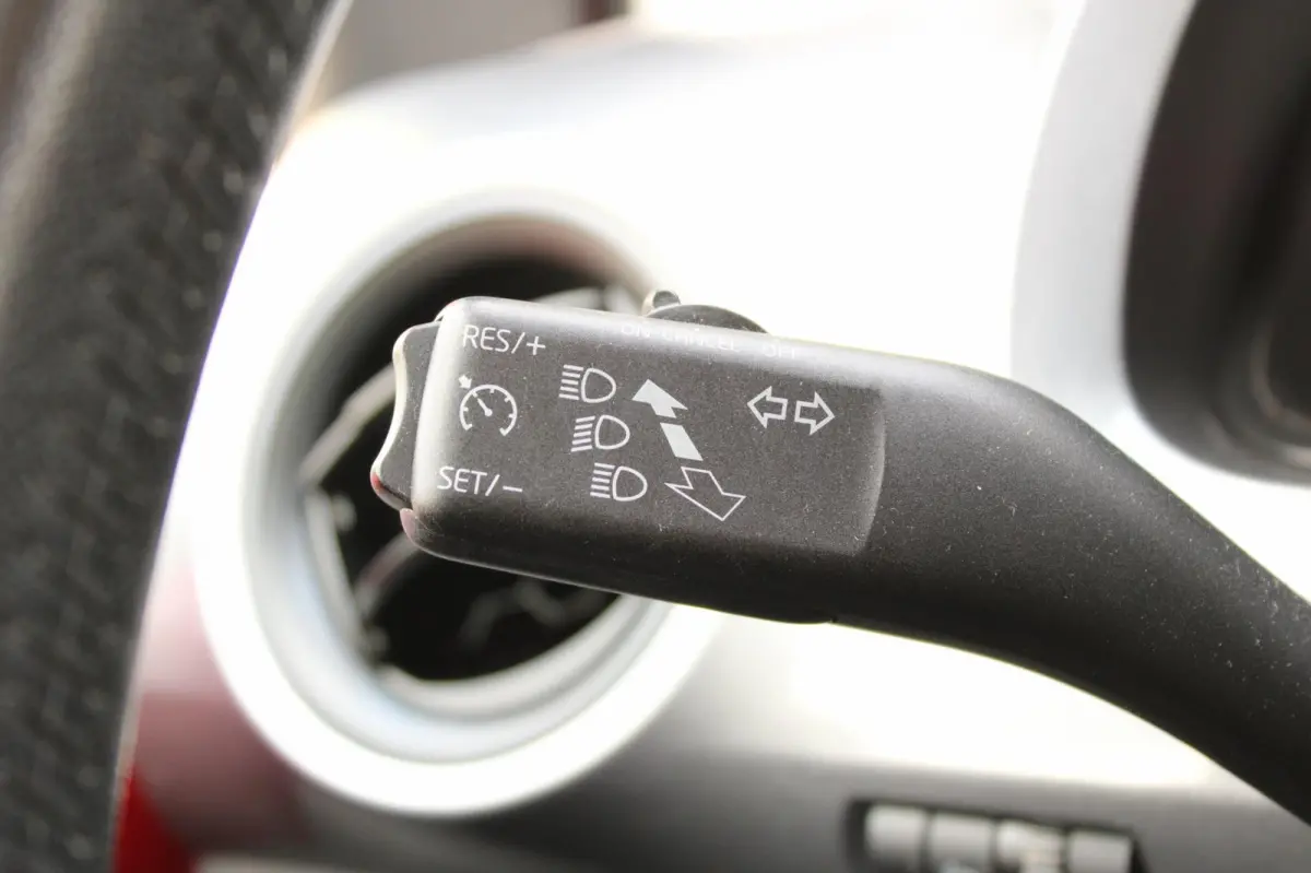 1.0 Sport Connect Allseason Navi Cruise SeatSound