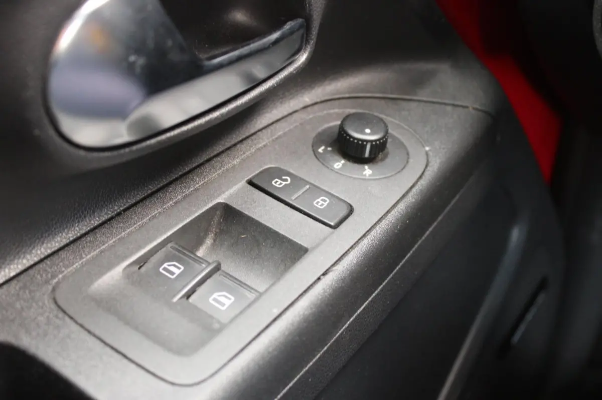 1.0 Sport Connect Allseason Navi Cruise SeatSound