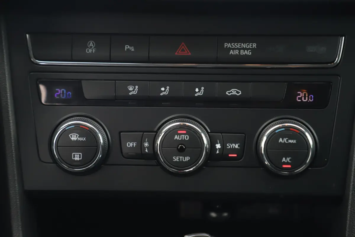 1.0 EcoTSI Style Business Intense DSG Automaat Navigatie Achteruitrijcamera Carplay Android Climate Cruise Control Rijstrooksensor