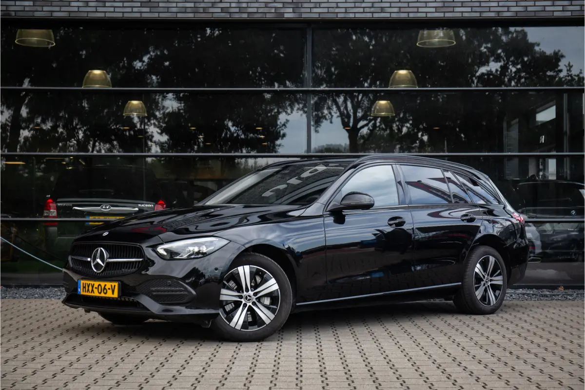 300 e Luxury Line , Adap. Cruise, Trekhaak, Night-pakket, Sfeerverlichting
