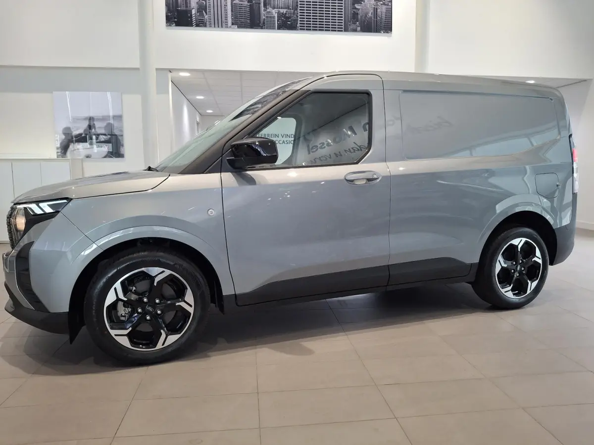 Limited 44 kWh | TREKHAAK | STOEL, STUUR EN VOORRUIT VERWARMING | 17 INCH LICHTMETALEN VELGEN | NAVIGATIE | ADAPTIEVE CRUISE CONTROL | LAADVLOERBESCHERMING |