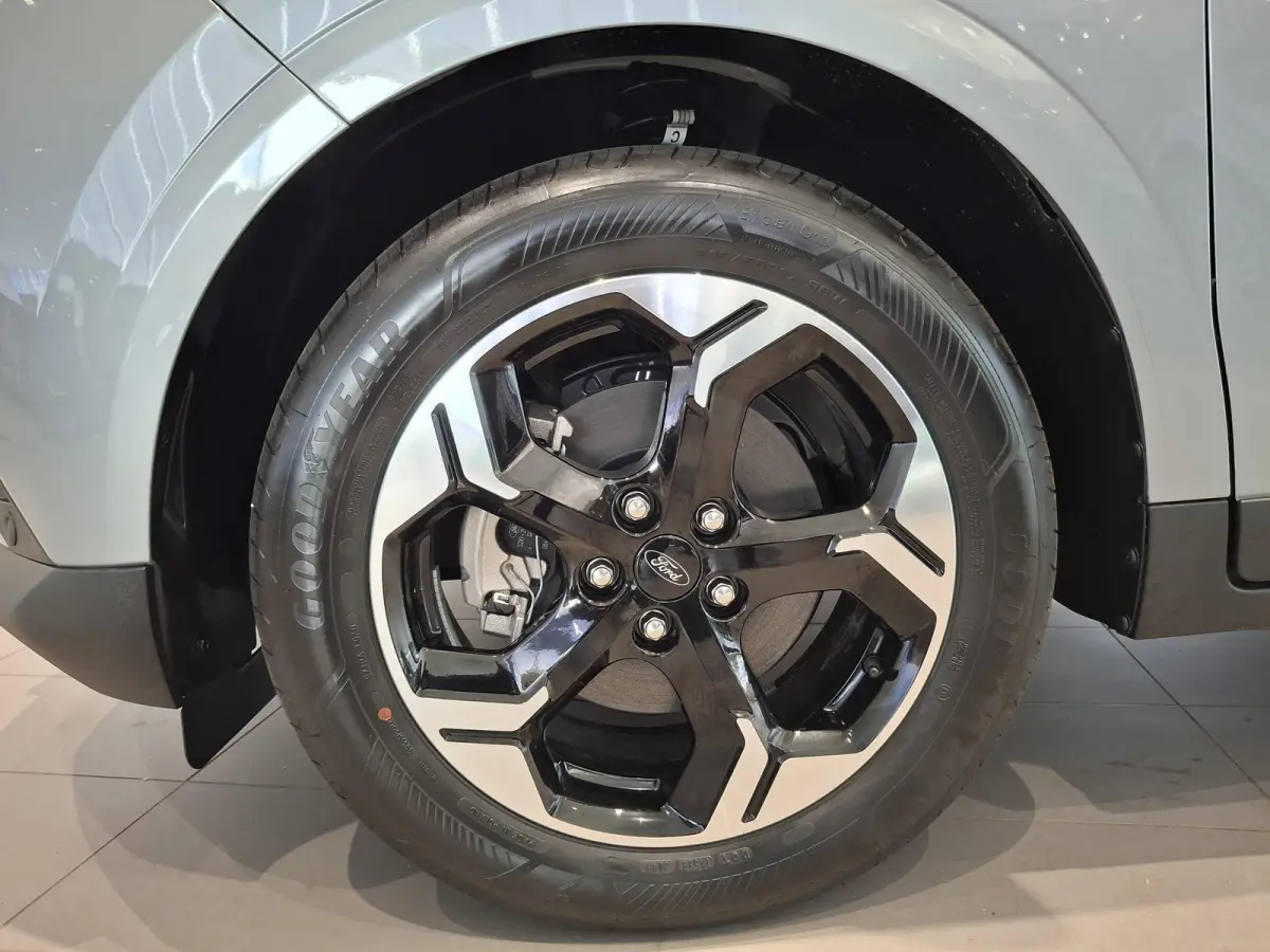 Limited 44 kWh | TREKHAAK | STOEL, STUUR EN VOORRUIT VERWARMING | 17 INCH LICHTMETALEN VELGEN | NAVIGATIE | ADAPTIEVE CRUISE CONTROL | LAADVLOERBESCHERMING |