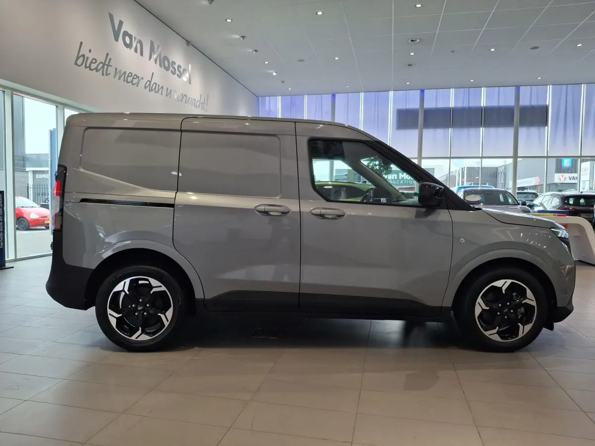 Limited 44 kWh | TREKHAAK | STOEL, STUUR EN VOORRUIT VERWARMING | 17 INCH LICHTMETALEN VELGEN | NAVIGATIE | ADAPTIEVE CRUISE CONTROL | LAADVLOERBESCHERMING |