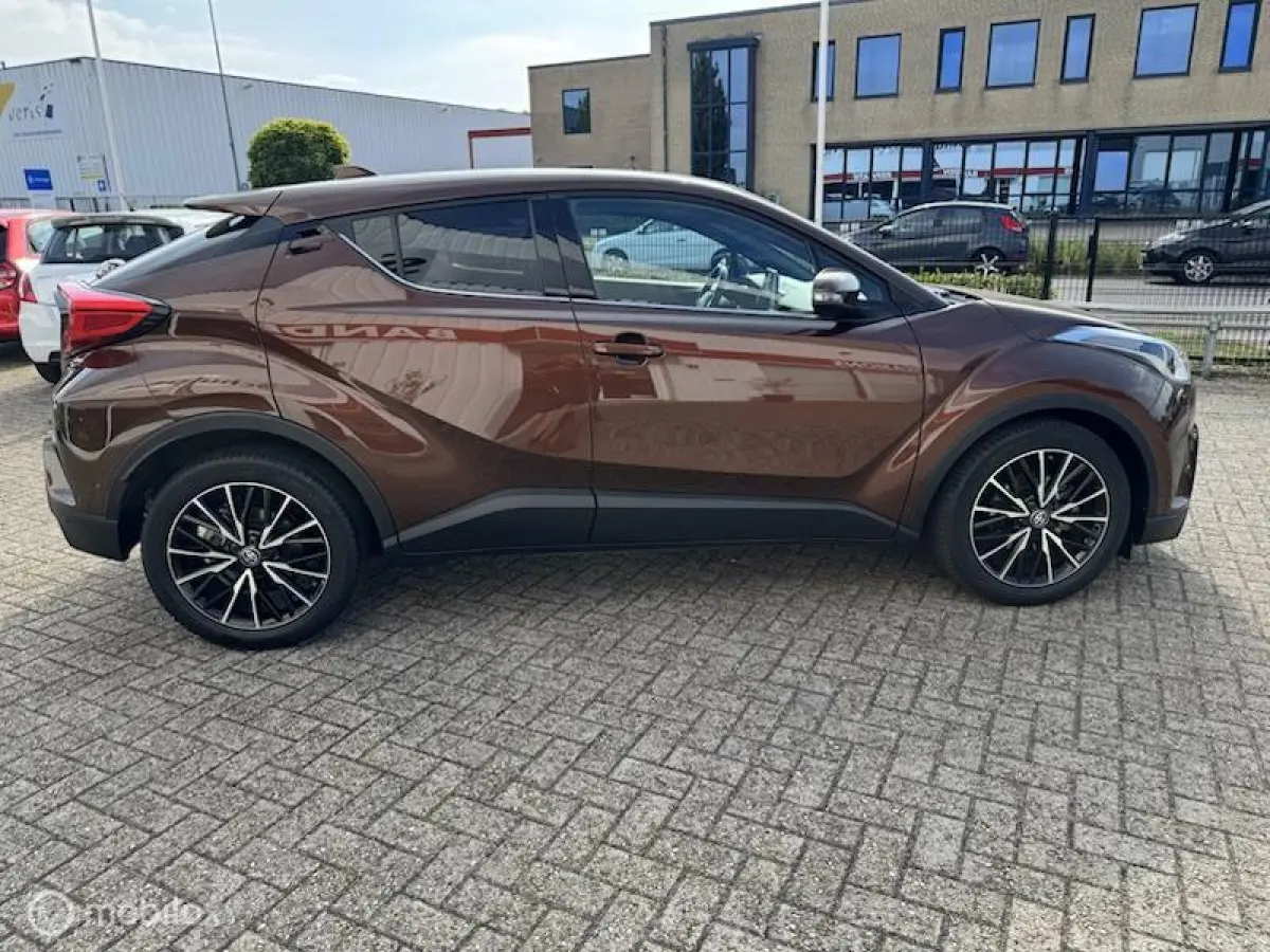 1.8 Hybrid Style