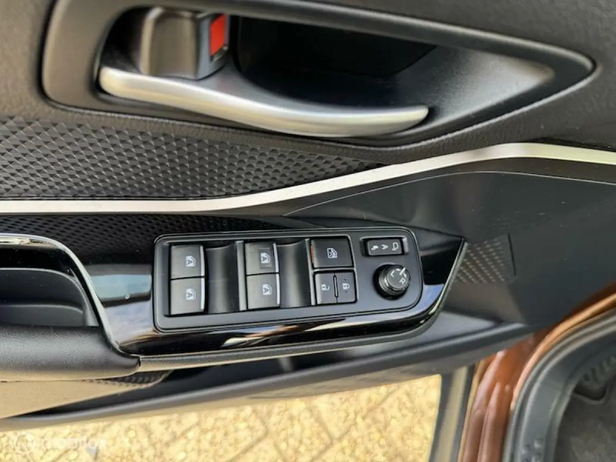 1.8 Hybrid Style