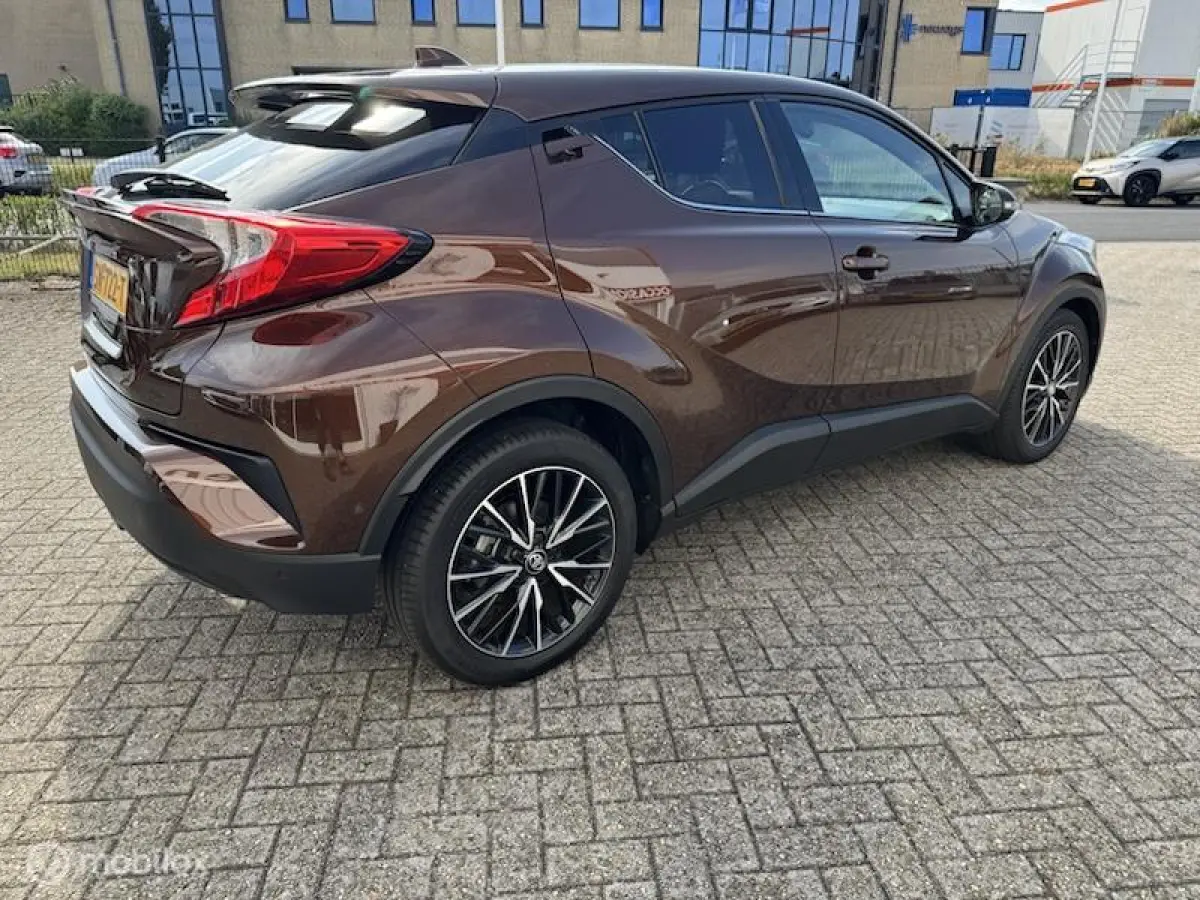 1.8 Hybrid Style