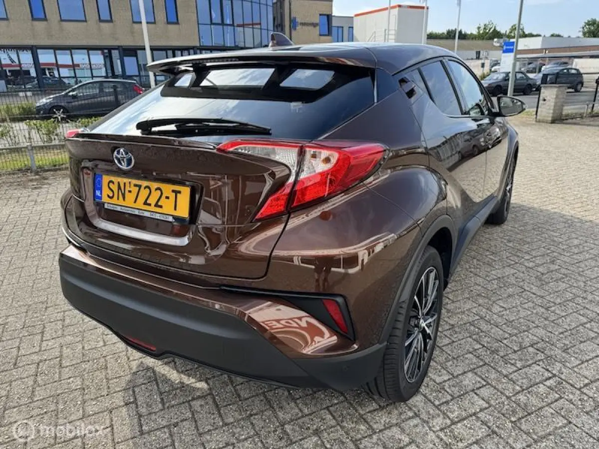 1.8 Hybrid Style