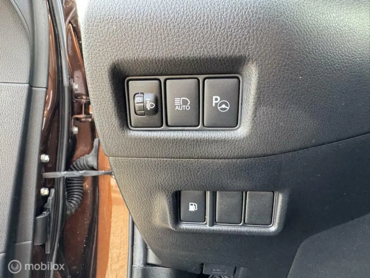 1.8 Hybrid Style