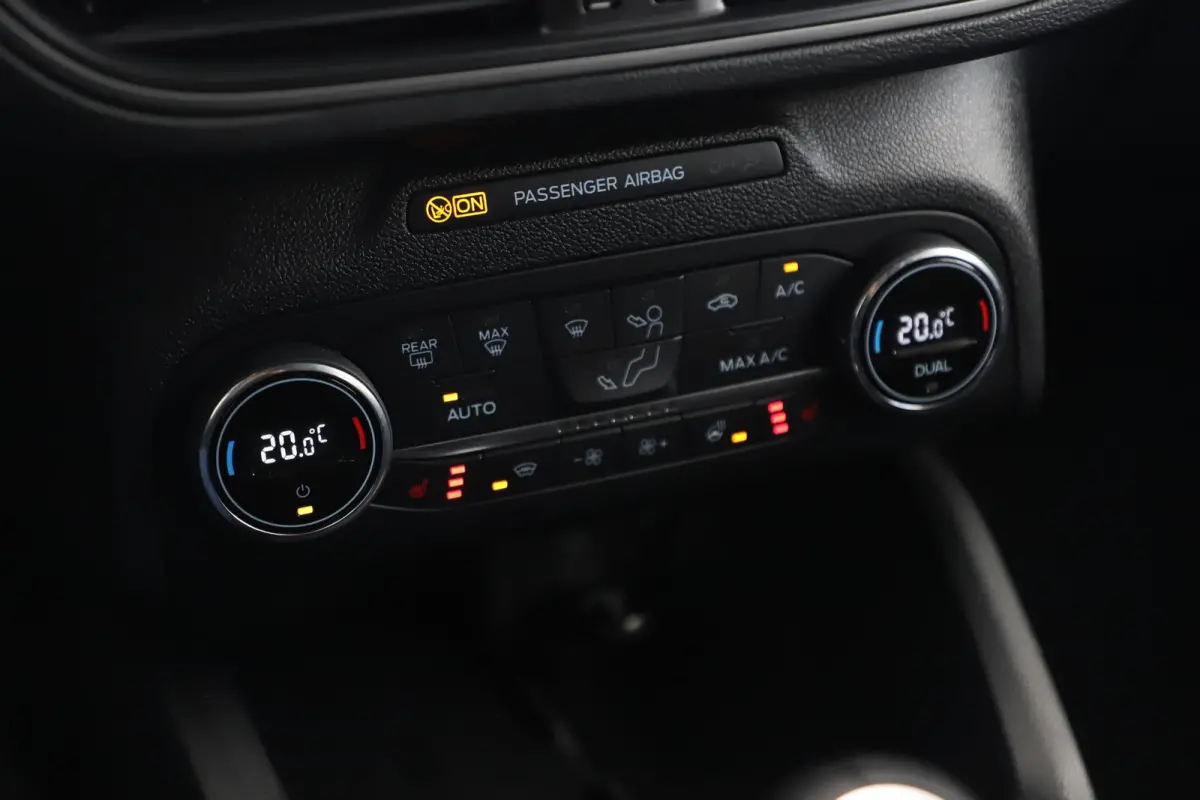 1.0 EcoBoost Hybrid Titanium Style Winter Pack Keyless Navigatie Achteruitrijcamera Carplay Android Clima Stuur & Stoelverwarming All season banden!
