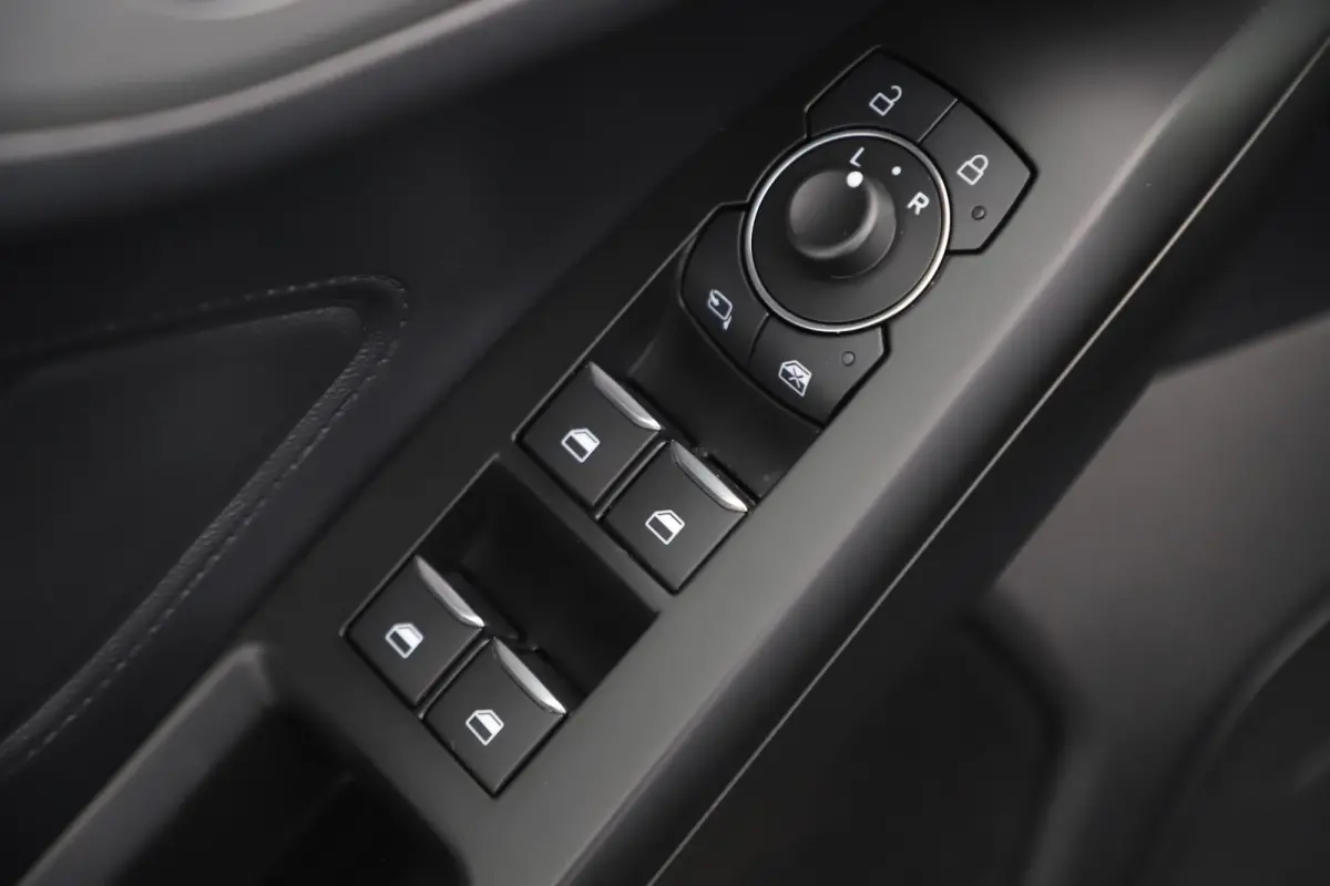 1.0 EcoBoost Hybrid Titanium Style Winter Pack Keyless Navigatie Achteruitrijcamera Carplay Android Clima Stuur & Stoelverwarming All season banden!
