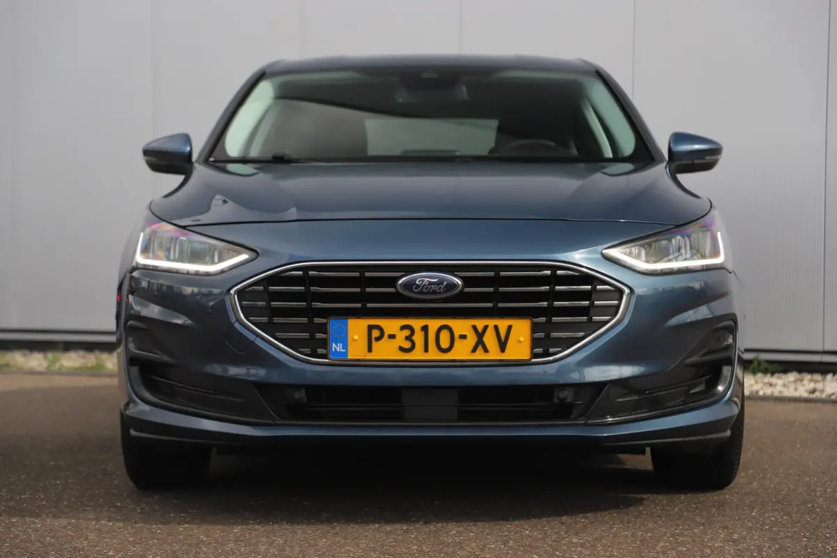 1.0 EcoBoost Hybrid Titanium Style Winter Pack Keyless Navigatie Achteruitrijcamera Carplay Android Clima Stuur & Stoelverwarming All season banden!