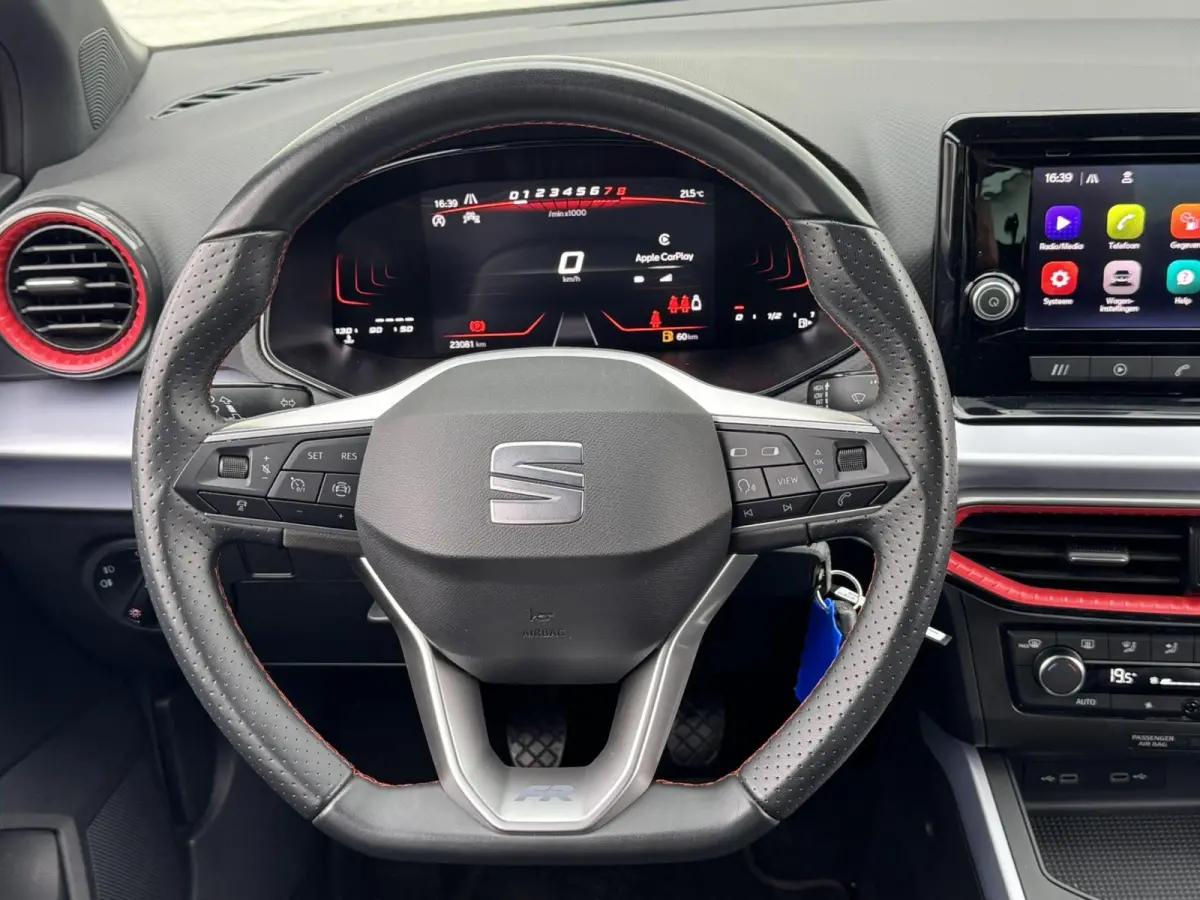 1.0 TSI FR Business Adaptive cruise Climate control Full LED Apple Carplay / Android Auto Link Parkeersensor achter