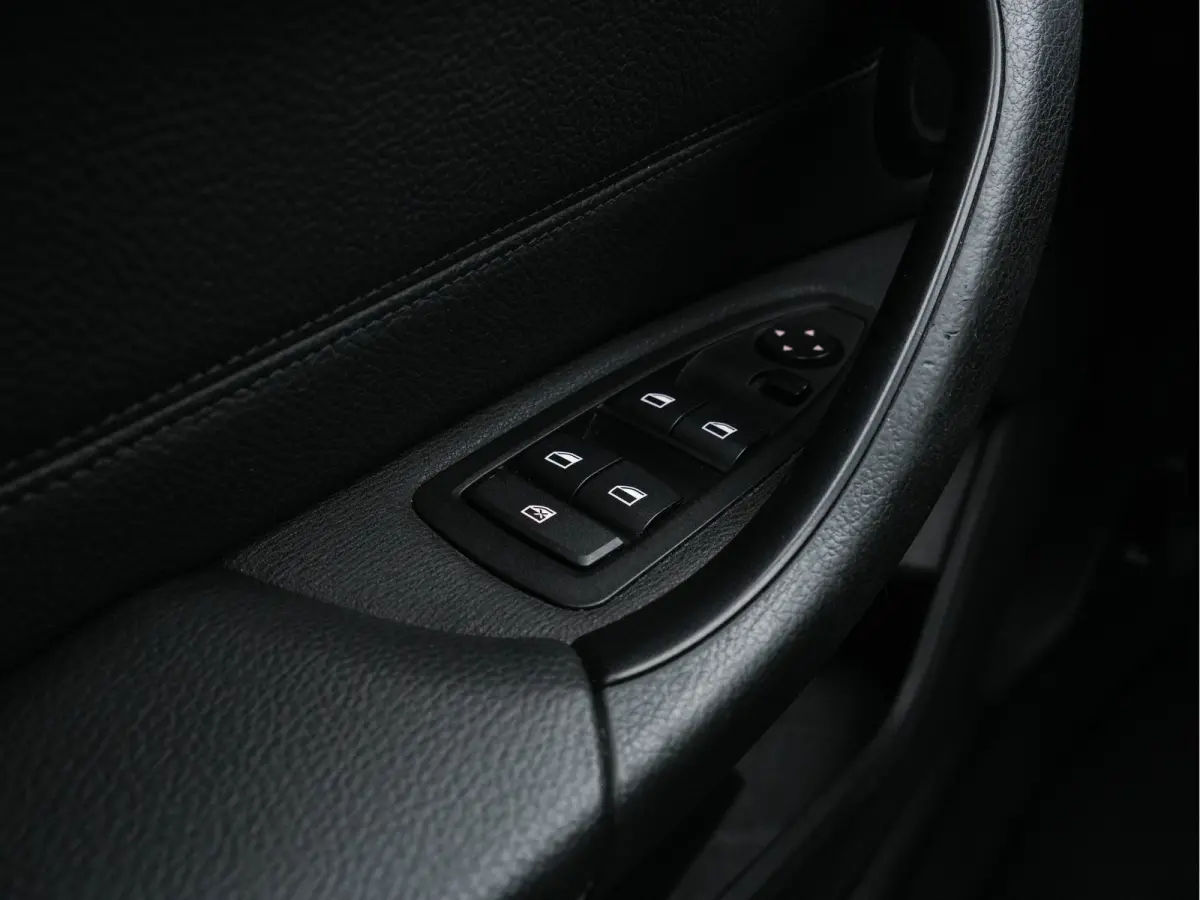 sDrive16d Centennial High Executive *LEATHER | NAVI-FULLMAP | HIFI-SOUND | FULL-LED | HEAD-UP | DAB | PRIVACY-GLASS | ECC | PDC | CRUISE | HEATED-COMFORTSEATS | TOWBAR | KEYLESS | 17"ALU*