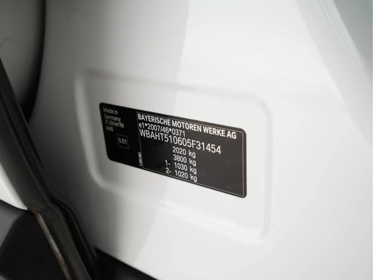 sDrive16d Centennial High Executive *LEATHER | NAVI-FULLMAP | HIFI-SOUND | FULL-LED | HEAD-UP | DAB | PRIVACY-GLASS | ECC | PDC | CRUISE | HEATED-COMFORTSEATS | TOWBAR | KEYLESS | 17"ALU*