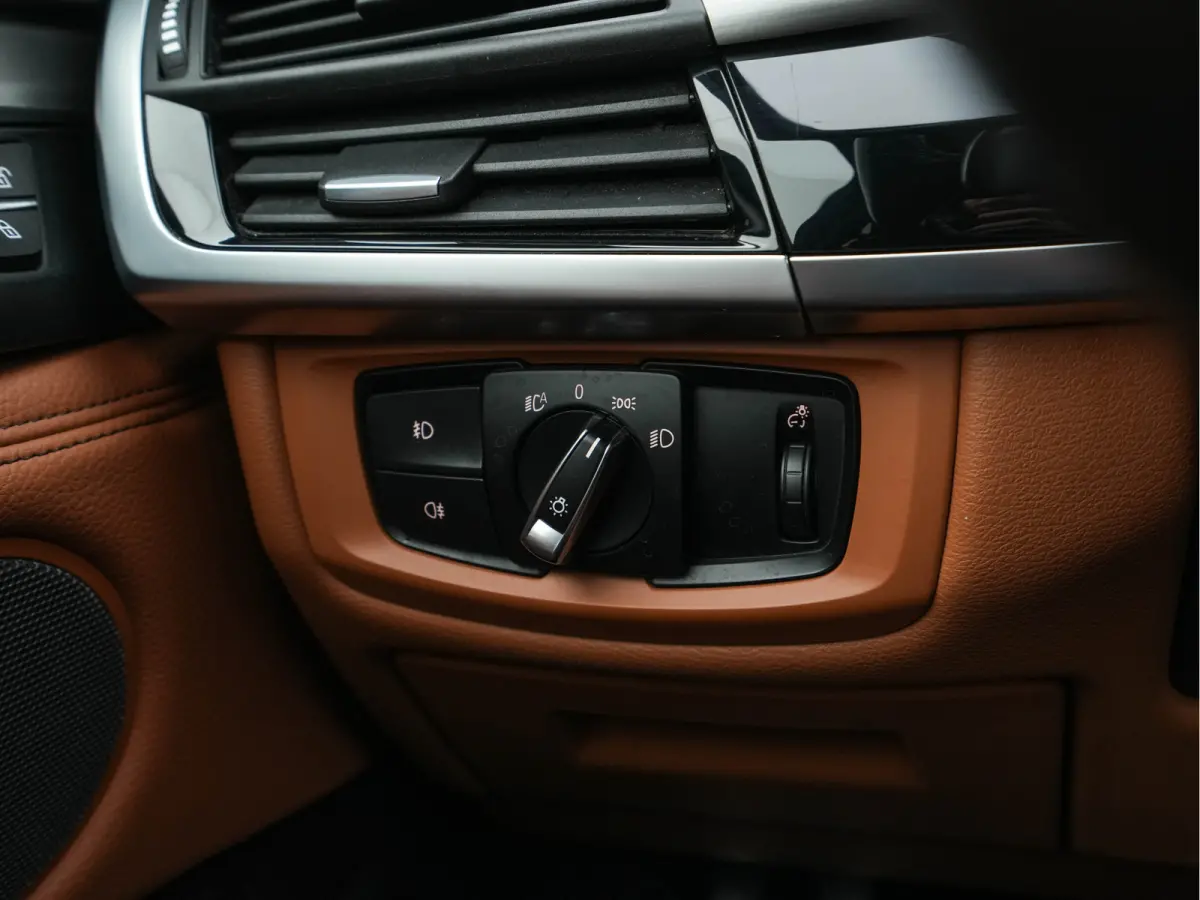 M50d M-Sport-Styling Aut. *PANO | LEATHER | FULL-LED | HARMAN/KARDON-SURROUND | MEMORY-PACK | TOPVIEW | HEAD-UP | NAVI-FULLMAP | SHIFT-PADDLES | CRUISE | HEATED-SPORTSEATS | 20''ALU*