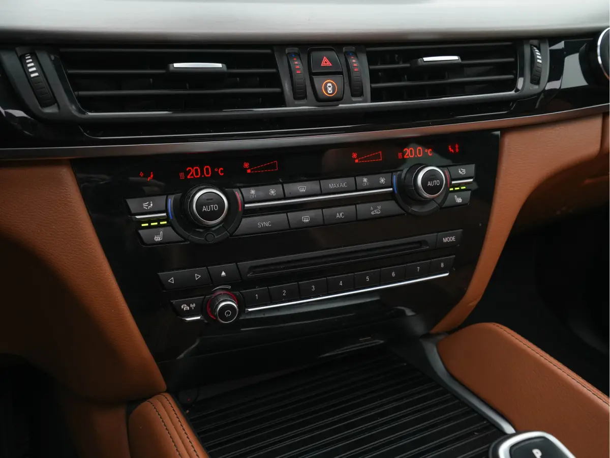 M50d M-Sport-Styling Aut. *PANO | LEATHER | FULL-LED | HARMAN/KARDON-SURROUND | MEMORY-PACK | TOPVIEW | HEAD-UP | NAVI-FULLMAP | SHIFT-PADDLES | CRUISE | HEATED-SPORTSEATS | 20''ALU*