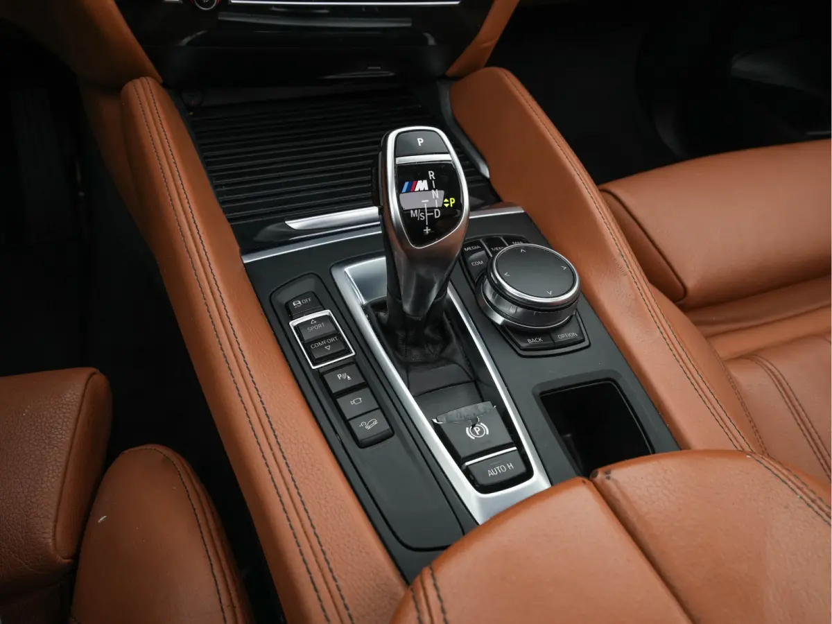 M50d M-Sport-Styling Aut. *PANO | LEATHER | FULL-LED | HARMAN/KARDON-SURROUND | MEMORY-PACK | TOPVIEW | HEAD-UP | NAVI-FULLMAP | SHIFT-PADDLES | CRUISE | HEATED-SPORTSEATS | 20''ALU*