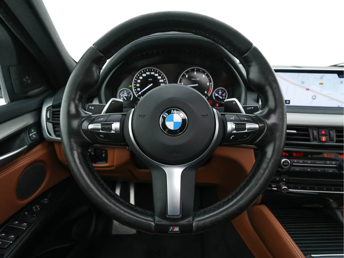 M50d M-Sport-Styling Aut. *PANO | LEATHER | FULL-LED | HARMAN/KARDON-SURROUND | MEMORY-PACK | TOPVIEW | HEAD-UP | NAVI-FULLMAP | SHIFT-PADDLES | CRUISE | HEATED-SPORTSEATS | 20''ALU*