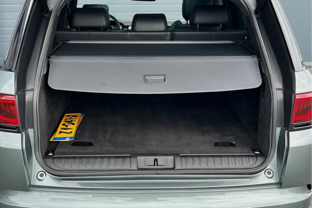 4.4 SDV8 Autobiography Dynamic 21" PANO REAR SEAT ENTERTAINMENT