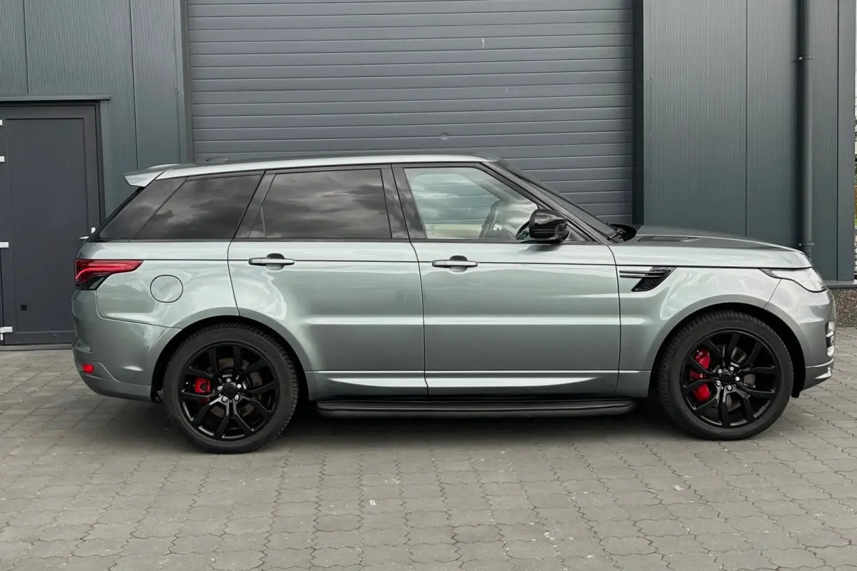 4.4 SDV8 Autobiography Dynamic 21" PANO REAR SEAT ENTERTAINMENT