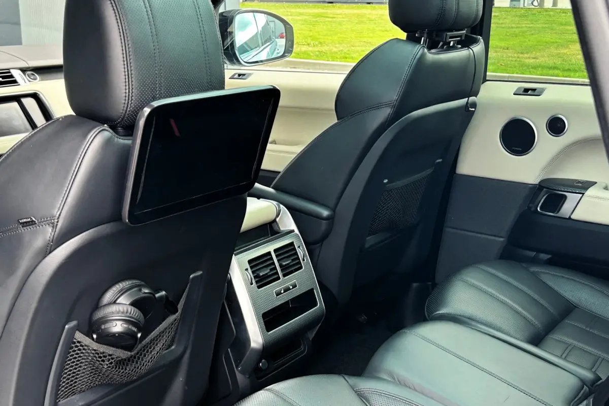 4.4 SDV8 Autobiography Dynamic 21" PANO REAR SEAT ENTERTAINMENT