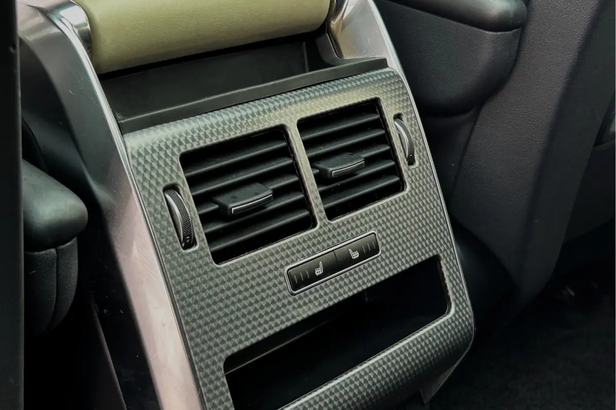 4.4 SDV8 Autobiography Dynamic 21" PANO REAR SEAT ENTERTAINMENT