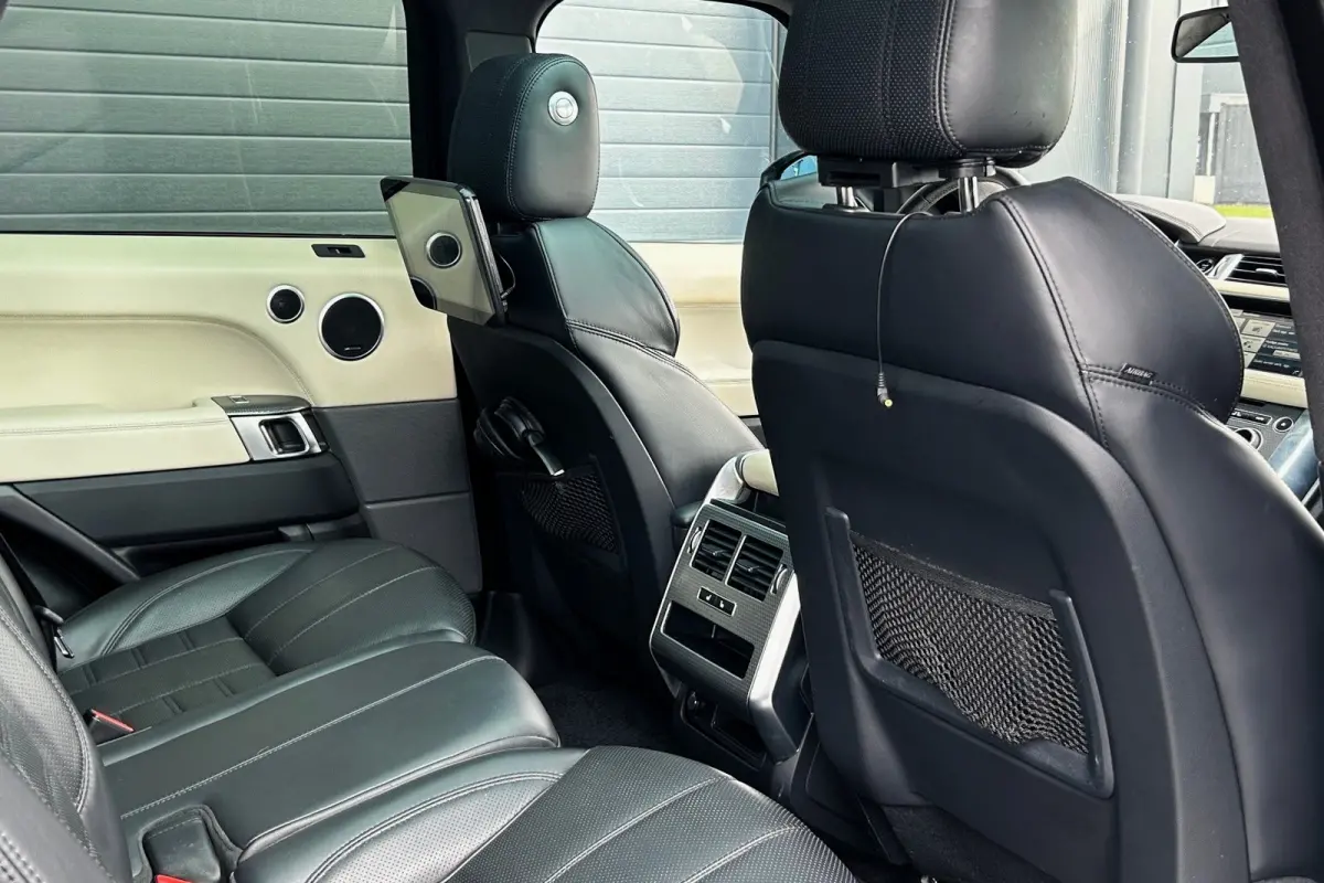 4.4 SDV8 Autobiography Dynamic 21" PANO REAR SEAT ENTERTAINMENT
