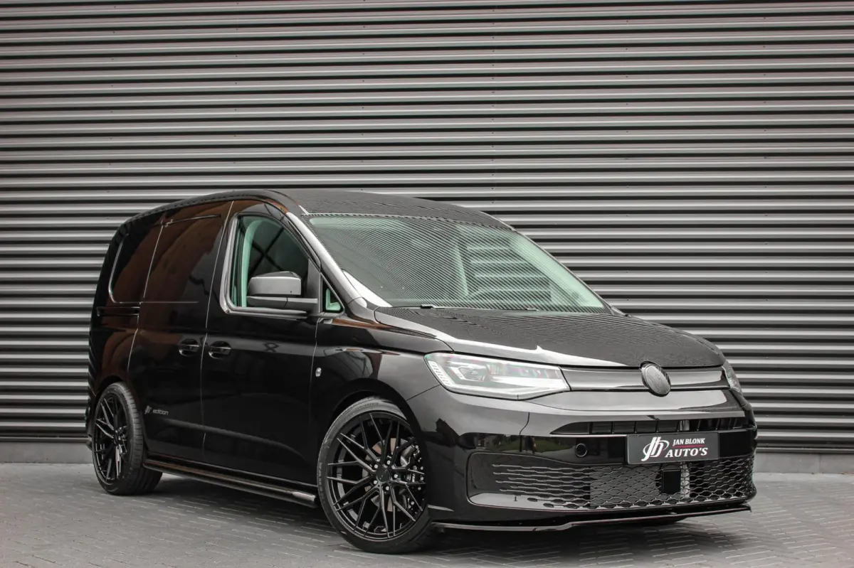 2.0 TDI 122PK DSG JB- EDITION / MAXTRON / SIDE- BARS / VERLAGING / ELEK- PAKKET / PDC / CAMERA / BLACK OPS
