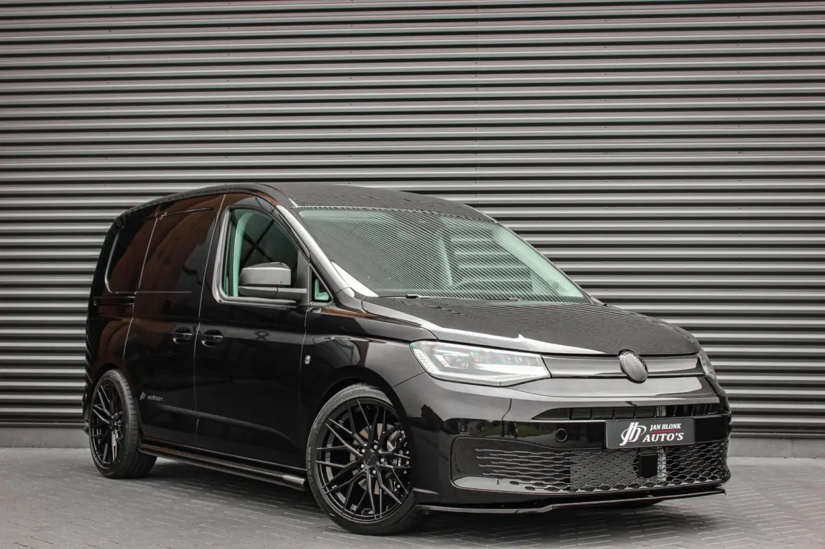 2.0 TDI 122PK DSG JB- EDITION / MAXTRON / SIDE- BARS / VERLAGING / ELEK- PAKKET / PDC / CAMERA / BLACK OPS