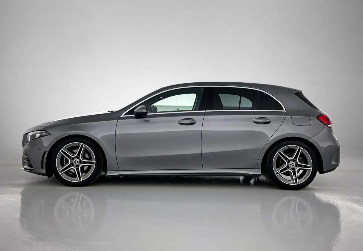 180 Business Solution AMG Automaat (PANORAMADAK, TREKHAAK ELEKT. WEGKLAPBAAR, CAMERA, STOELVERWARMING)