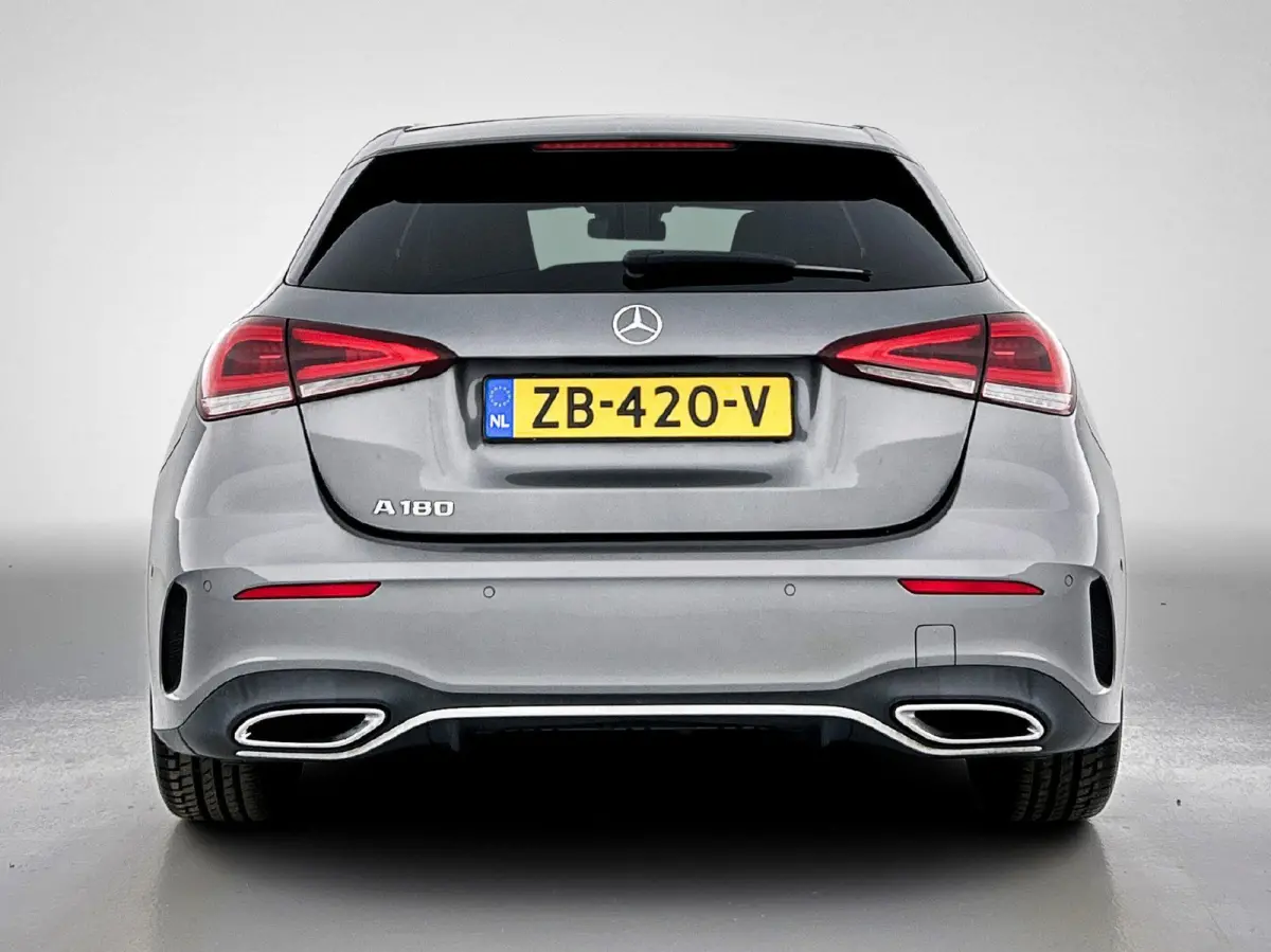 180 Business Solution AMG Automaat (PANORAMADAK, TREKHAAK ELEKT. WEGKLAPBAAR, CAMERA, STOELVERWARMING)