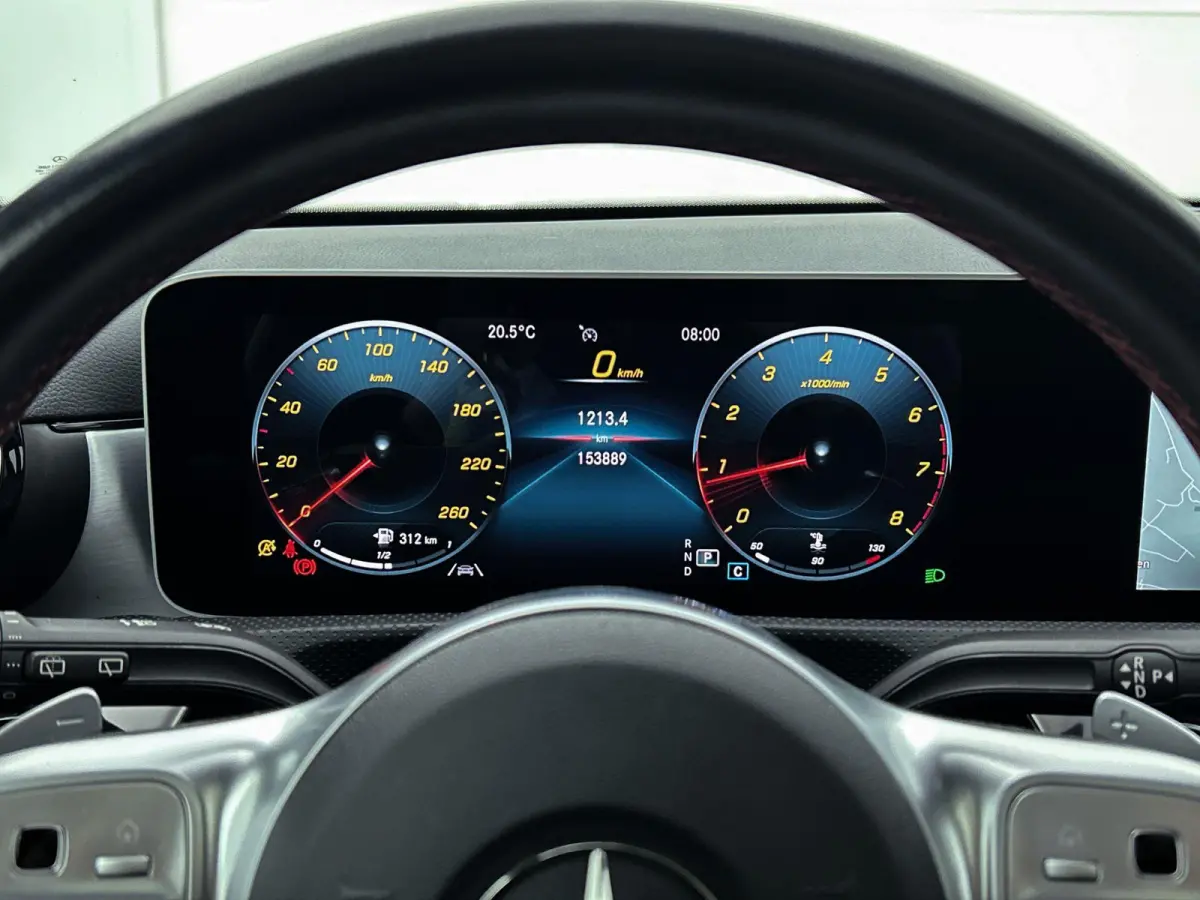 180 Business Solution AMG Automaat (PANORAMADAK, TREKHAAK ELEKT. WEGKLAPBAAR, CAMERA, STOELVERWARMING)