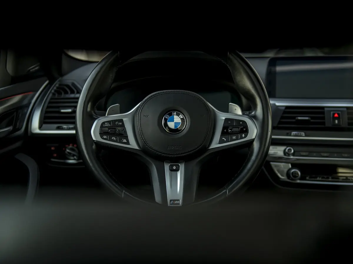 M40i xDrive High Executive | LED | Trekhaak | Pano | 21" LMV | Mem.stoel | H&K Audio | Comf.Access | Conn.Pack Prof. | Standkachel | 360 camera | Achterbank-/stuurverwarming | Full Options