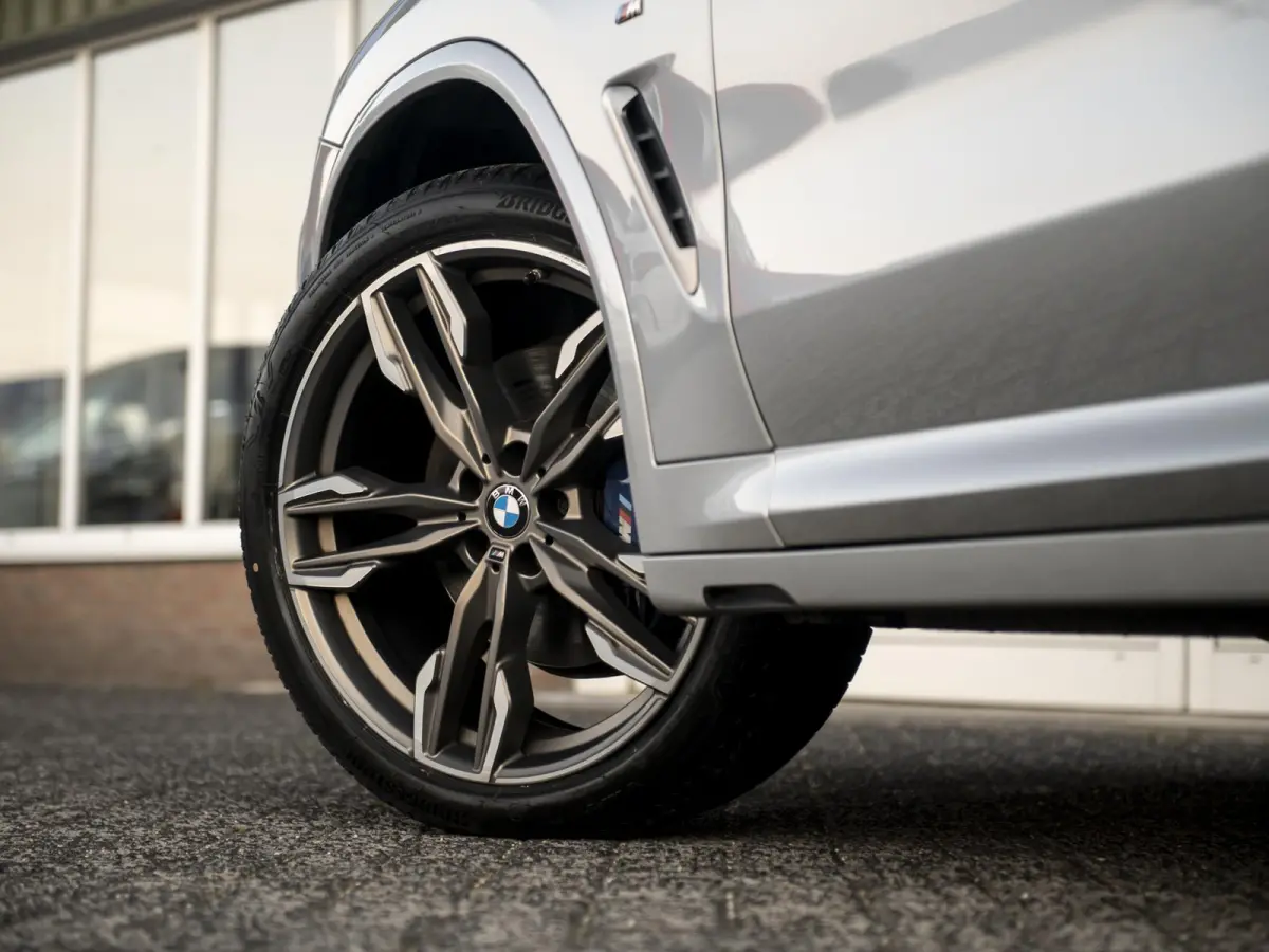M40i xDrive High Executive | LED | Trekhaak | Pano | 21" LMV | Mem.stoel | H&K Audio | Comf.Access | Conn.Pack Prof. | Standkachel | 360 camera | Achterbank-/stuurverwarming | Full Options