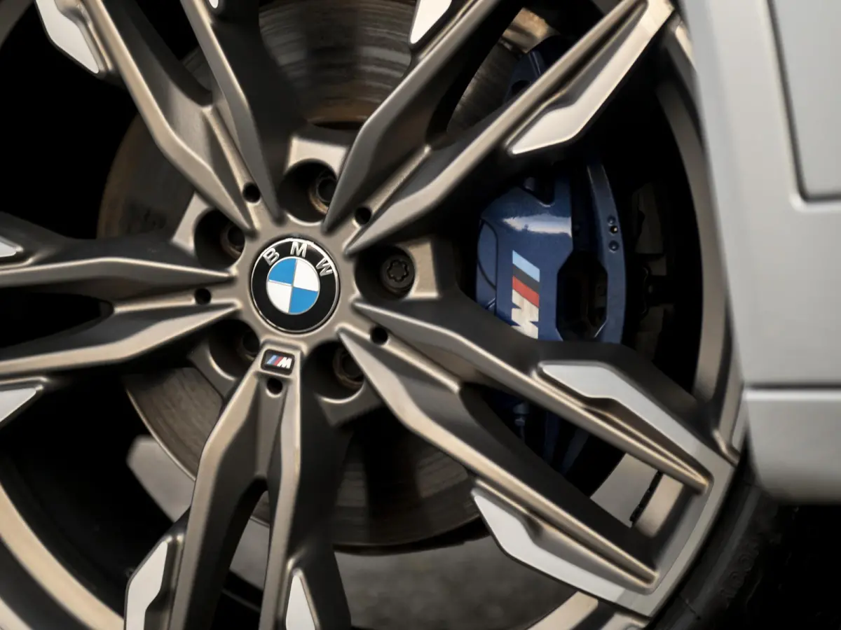 M40i xDrive High Executive | LED | Trekhaak | Pano | 21" LMV | Mem.stoel | H&K Audio | Comf.Access | Conn.Pack Prof. | Standkachel | 360 camera | Achterbank-/stuurverwarming | Full Options
