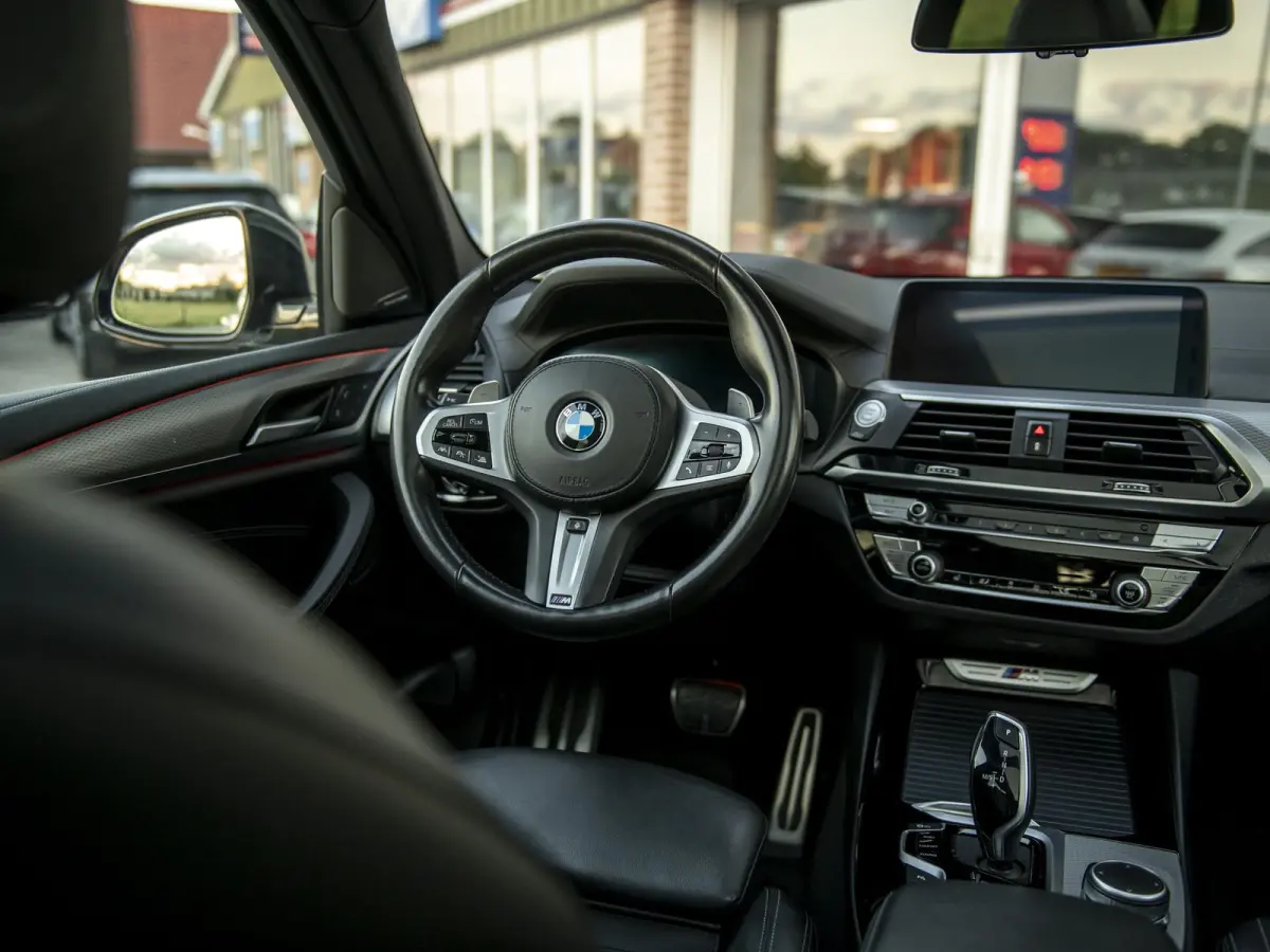 M40i xDrive High Executive | LED | Trekhaak | Pano | 21" LMV | Mem.stoel | H&K Audio | Comf.Access | Conn.Pack Prof. | Standkachel | 360 camera | Achterbank-/stuurverwarming | Full Options
