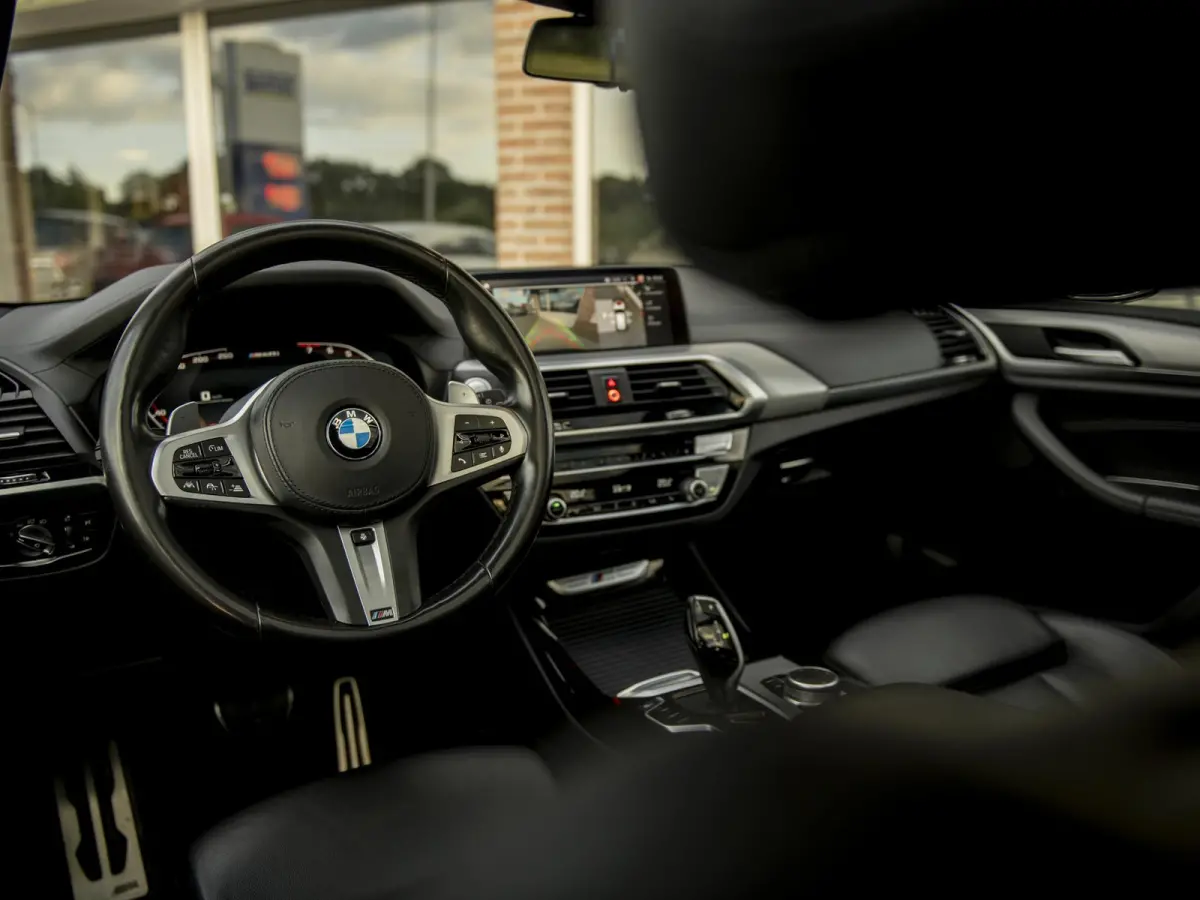 M40i xDrive High Executive | LED | Trekhaak | Pano | 21" LMV | Mem.stoel | H&K Audio | Comf.Access | Conn.Pack Prof. | Standkachel | 360 camera | Achterbank-/stuurverwarming | Full Options